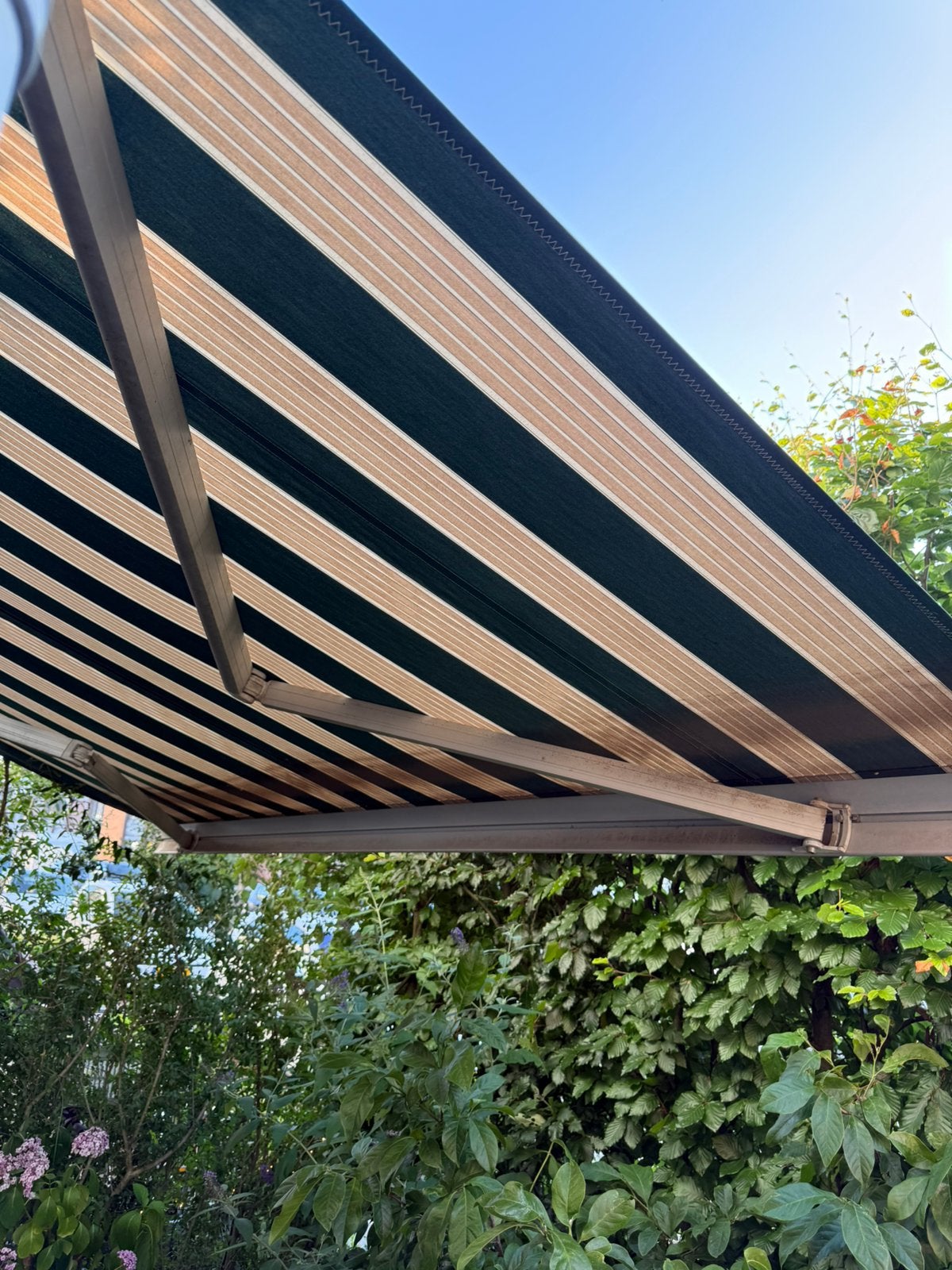 Zonnescherm uitval 3,70 breed 3 m lang handmatig slinger, Tuin en Terras, Zonneschermen, Ophalen, Zo goed als nieuw, 150 tot 300 cm