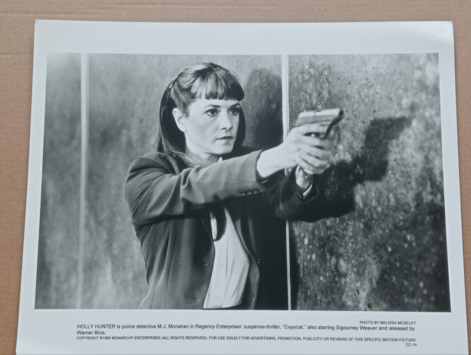 Holly Hunter als politieagent in 'Copycat' (1995) - Foto, Ophalen of Verzenden, 1980 tot heden, Overige onderwerpen