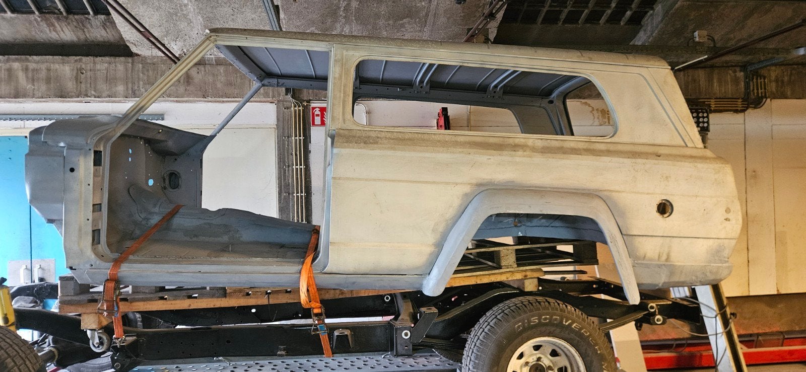 Jeep Cherokee Chief 5,9 V8 NL belastingvrij kenteken 1982, Auto's, 8 cilinders, Blauw, Particulier, Cherokee