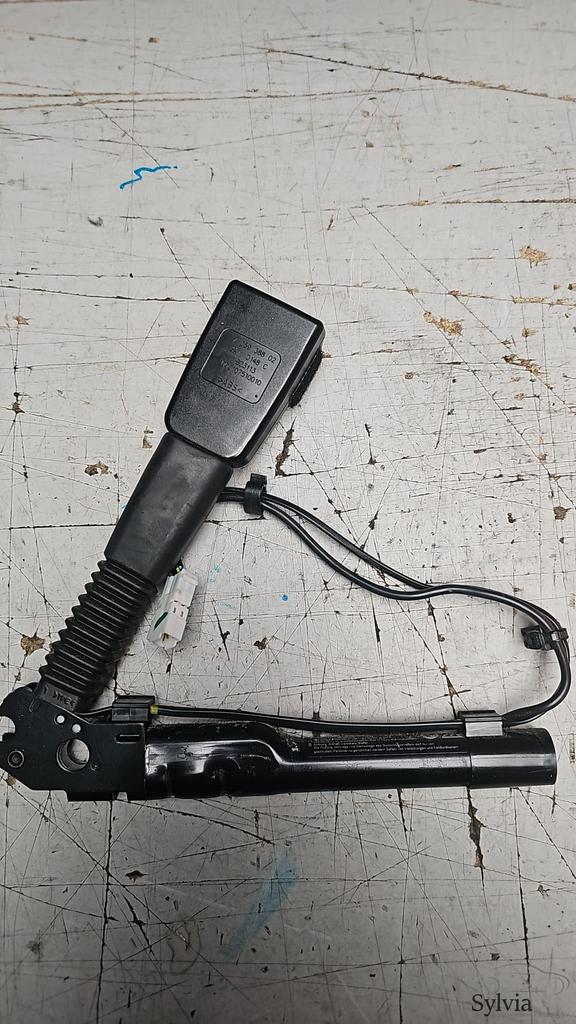 Gordelspanner insteek rechts voor BMW 1 / 2 / 3 / 4 Serie F2, Auto-onderdelen, Dashboard en Schakelaars, Gebruikt, Ophalen of Verzenden