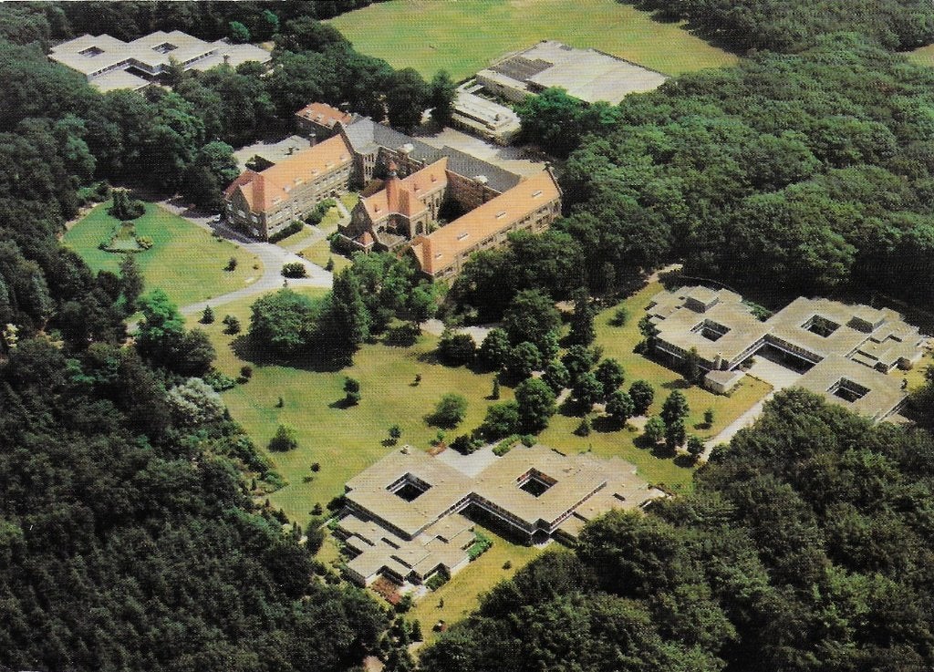 Eindhoven Eikenburg Gelopen Ansichtkaart ( B4631 ), Ophalen of Verzenden, 1980 tot heden, Gelopen, Noord-Brabant