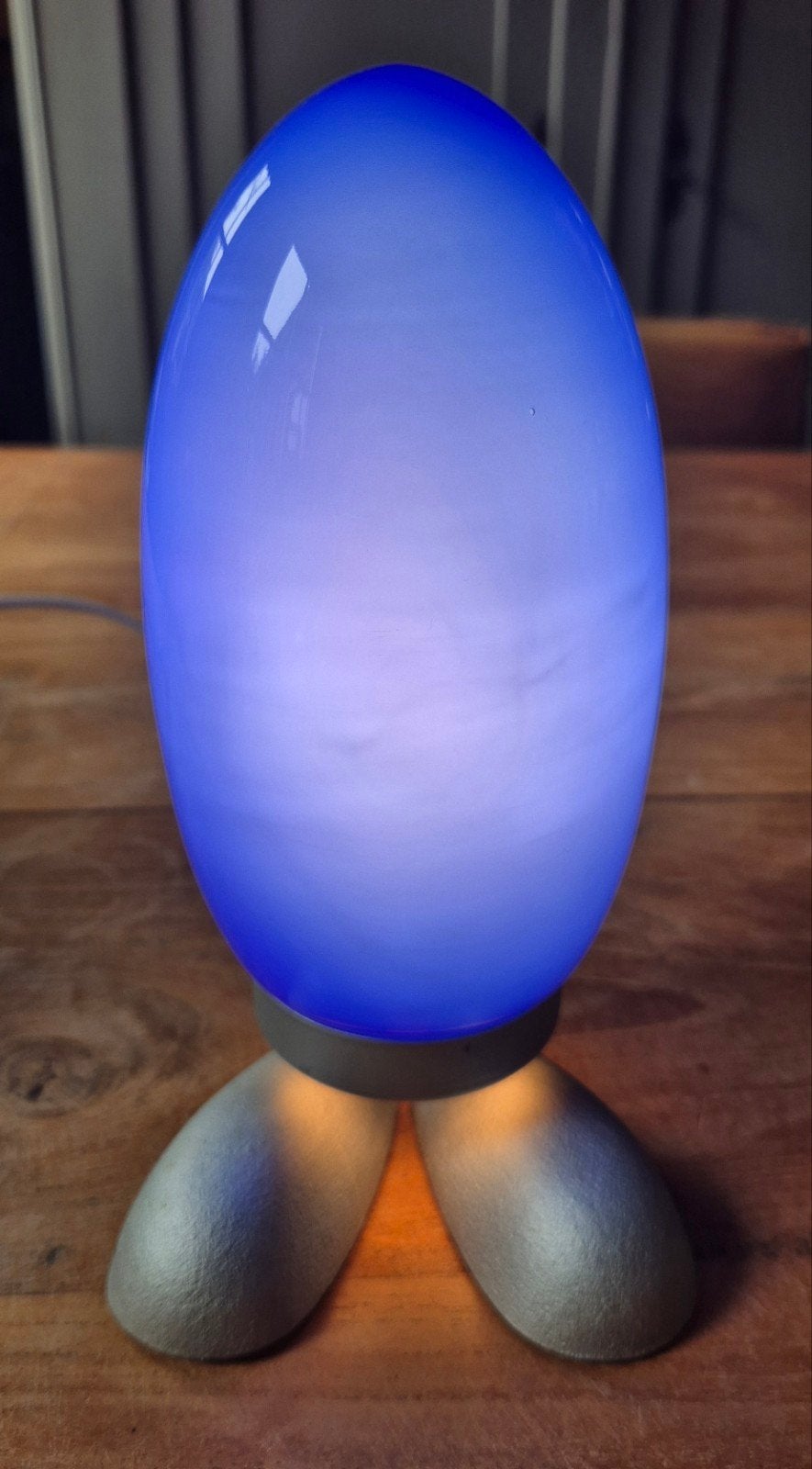 ​Zeldzame Retro IKEA Ei-Lamp B9806 - Blauw Glas op Voetjes, Blauw, E14 (klein), Ophalen of Verzenden, Zo goed als nieuw