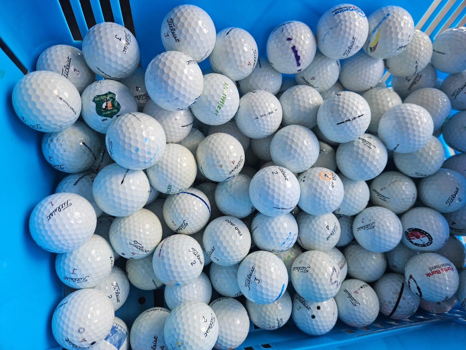 100 Titleist Nxt tour golfballen €80,00, Ophalen of Verzenden, Bal(len)