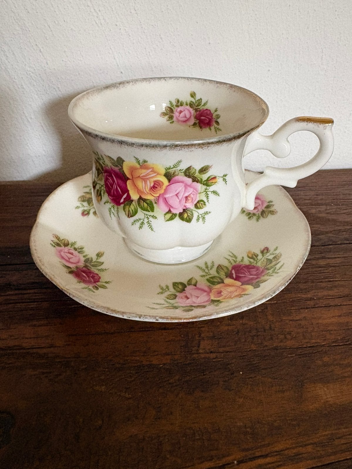 Vintage kop en schotel - Royal Canterbury 'Cottage Roses', Ophalen of Verzenden