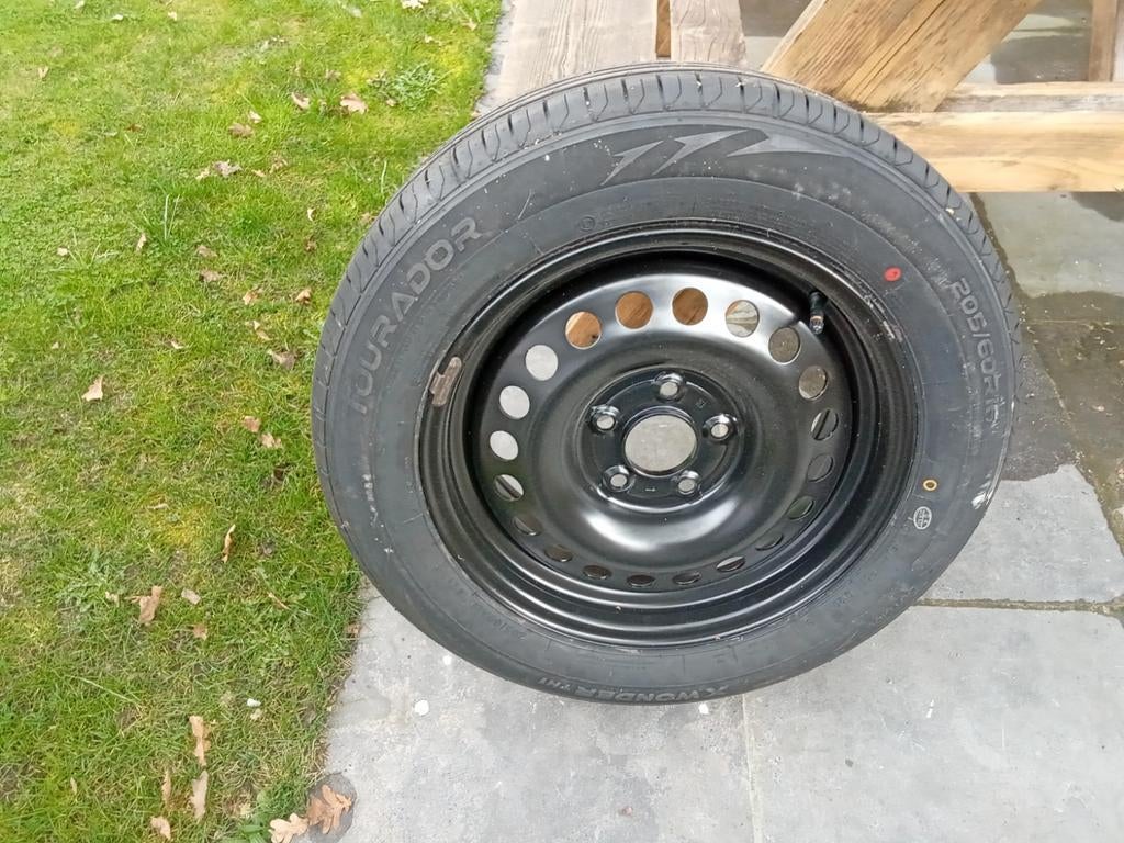 Wiel Kia 205/60r16 nieuw., Ophalen, Nieuw