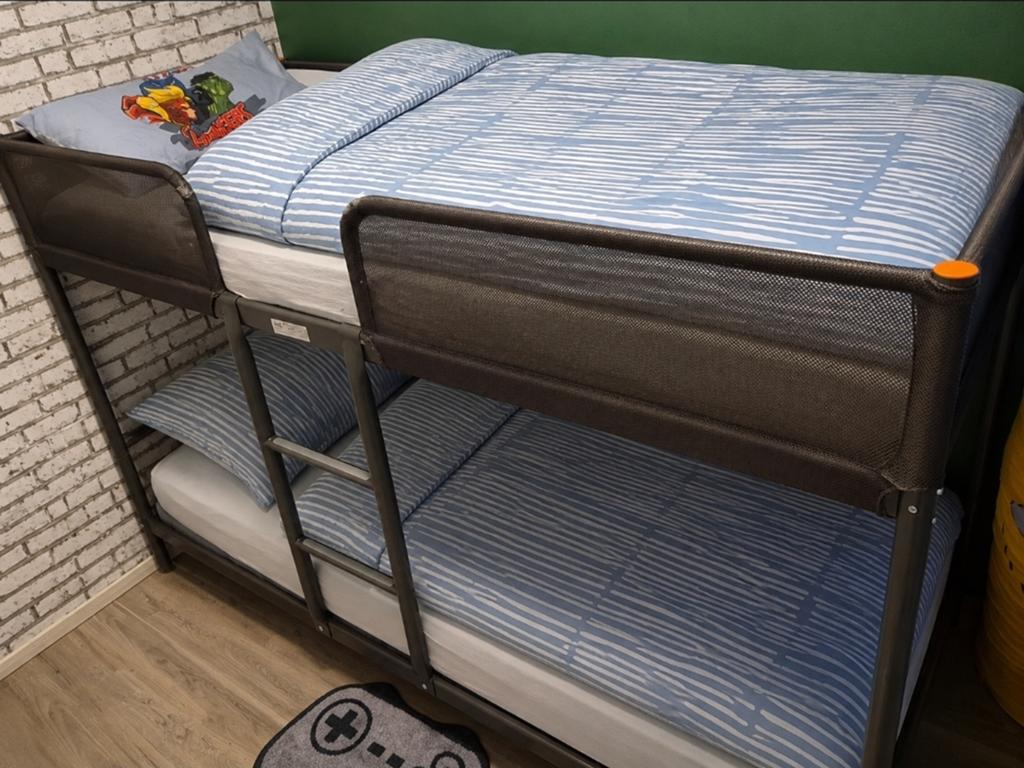 Kinderbed 90x200, Kinderen en Baby's, Kinderkamer | Bedden, Ophalen of Verzenden, Zo goed als nieuw, 180 cm of meer, 85 tot 100 cm