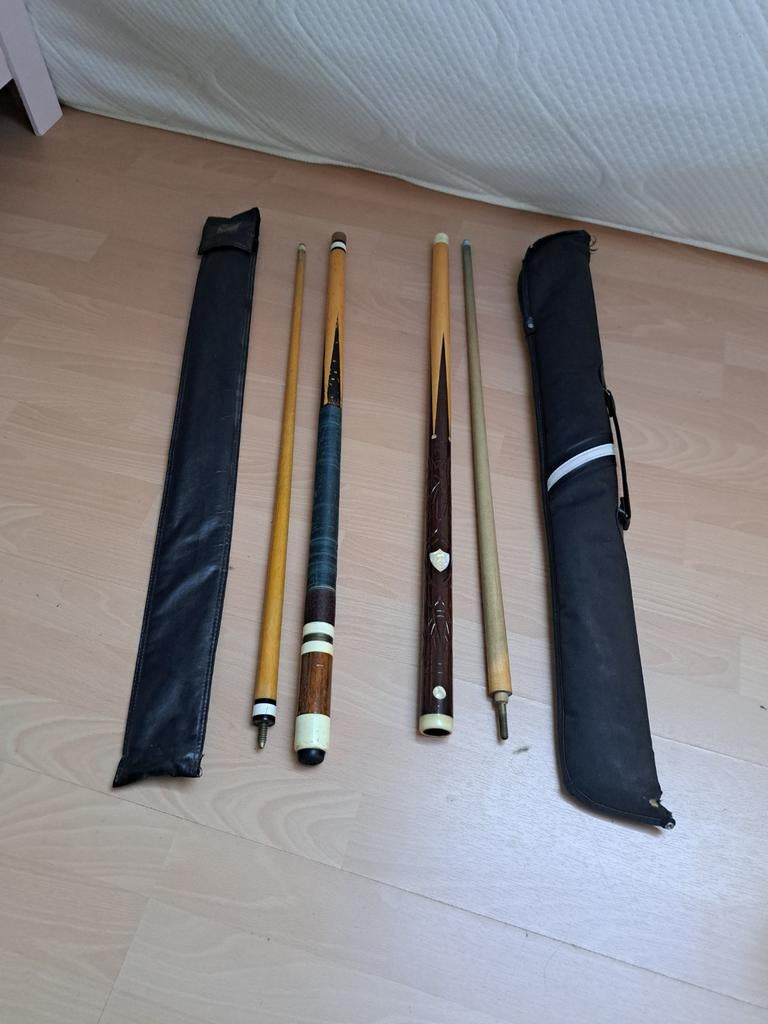 2 x biljartkeu o.a Sampaio biljarkeu - keu 140 cm met hoes, Sport en Fitness, Biljarten en Poolen, Ophalen of Verzenden, Keu of Ballen