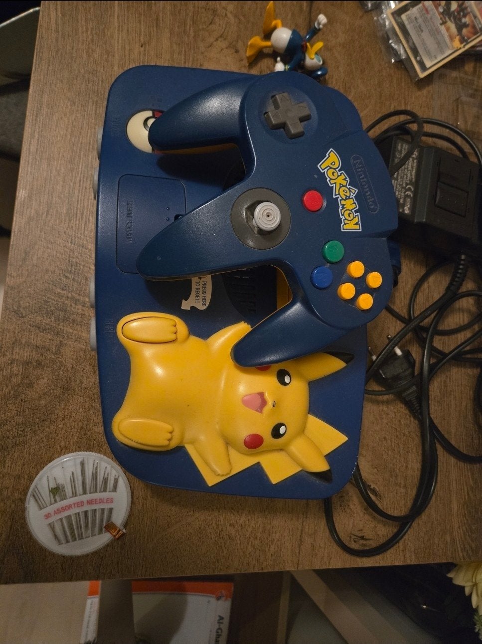 Nintendo 64 Pikachu Edition met controller, Spelcomputers en Games, Avontuur en Actie, Gebruikt, 1 speler, Ophalen of Verzenden