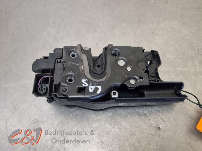 Deurslot Mechaniek 4Deurs links-achter van een Mercedes Vito, Gebruikt, -, Ophalen of Verzenden, -