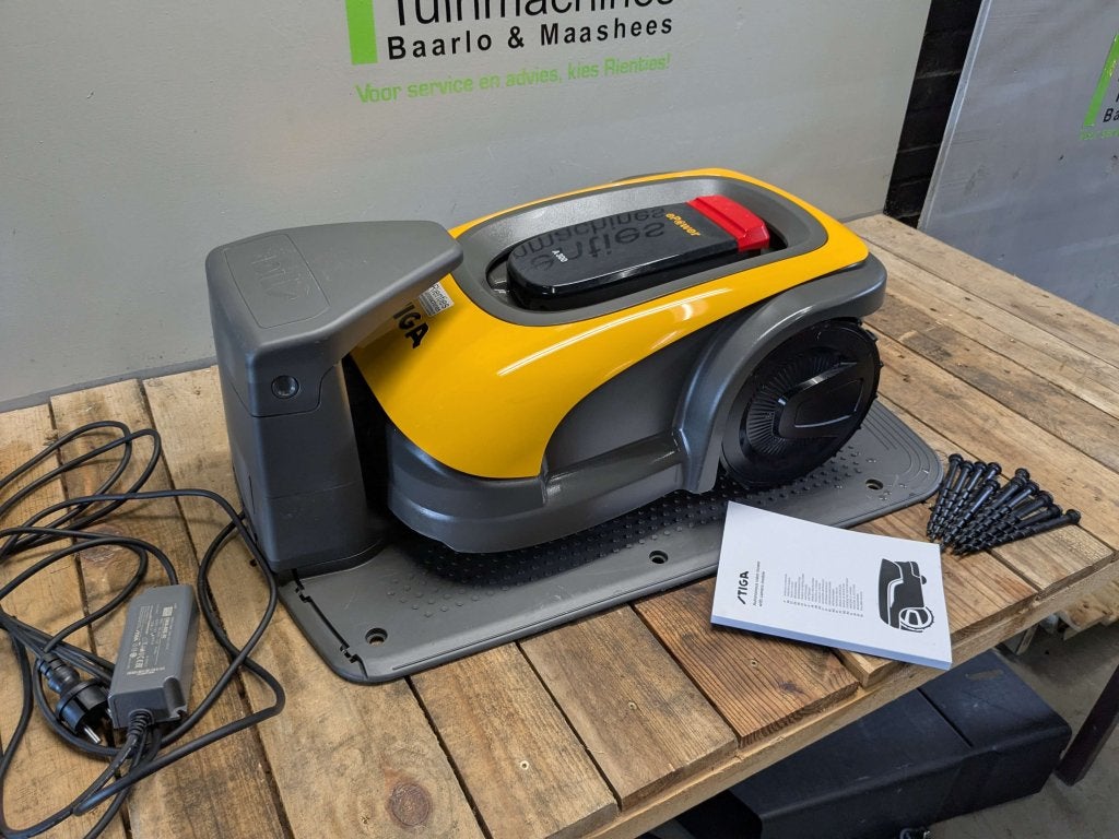 DEMO - STIGA A 300 ROBOTMAAIER  zonder draad tot 300m2, Gebruikt, Lange Dreef 11, 4131 NJ VIanen, Nederland, Stiga, Ophalen of Verzenden
