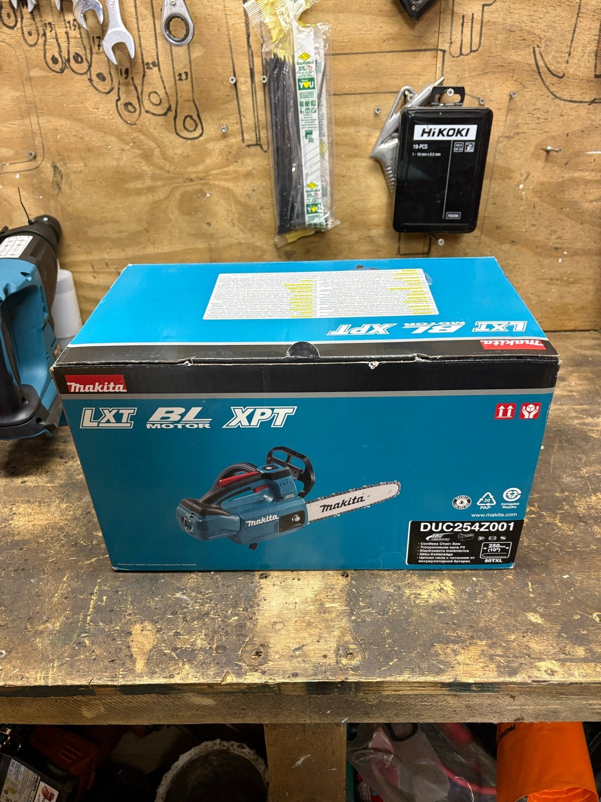 Nieuwe Makita DUC254Z001 Accu Kettingzaag uit 2025, Doe-het-zelf en Verbouw, Gereedschap | Zaagmachines, Kettingzaag, Nieuw, Ophalen of Verzenden