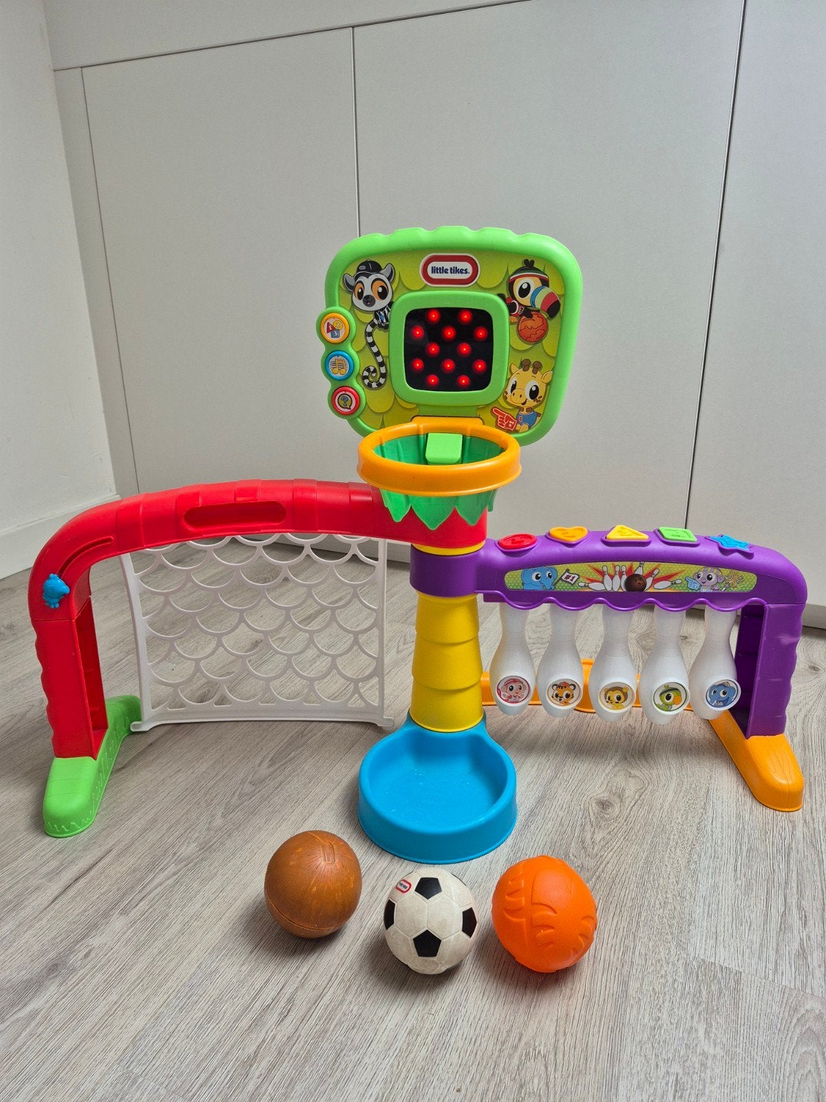 Little Tikes 3-in-1 Sports Zone: Voetbal, Basketbal, Bowling, Ophalen