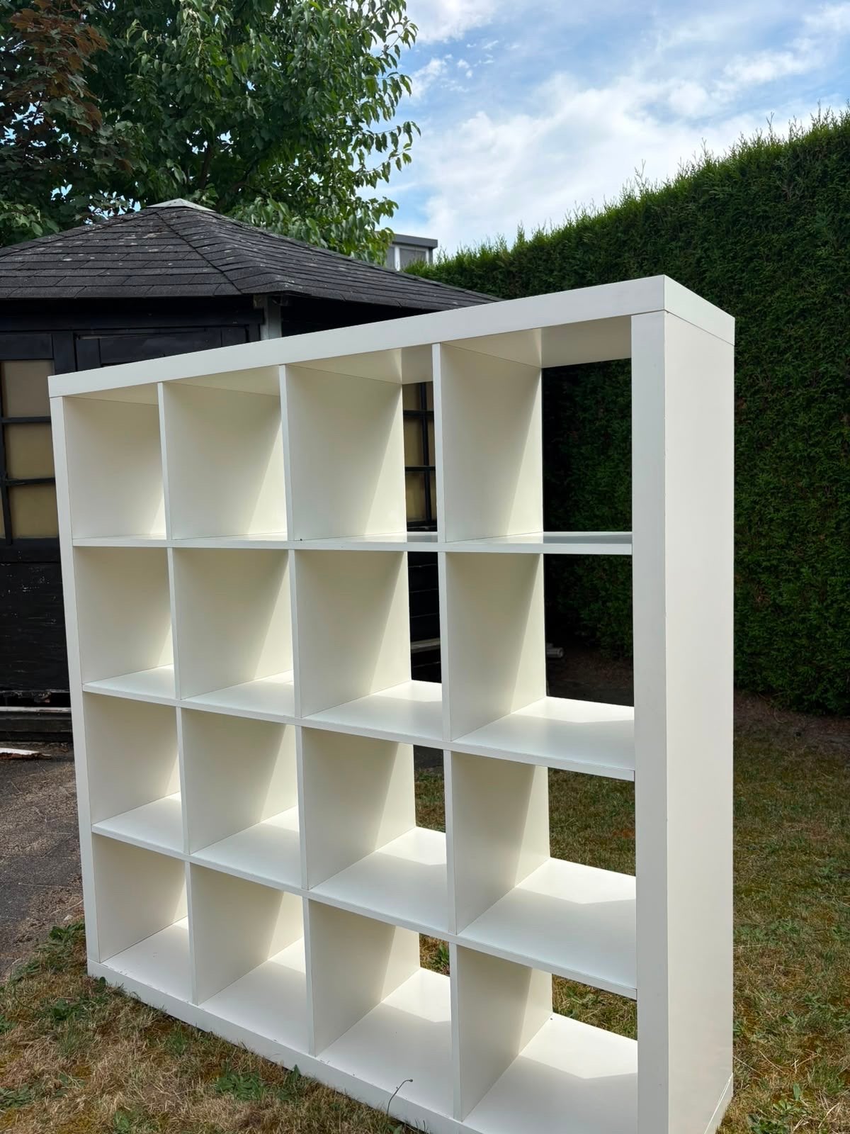 Witte Kallax kast met 16 vakken - Zo goed als nieuw, Ophalen, Met plank(en), Gebruikt, 100 tot 150 cm