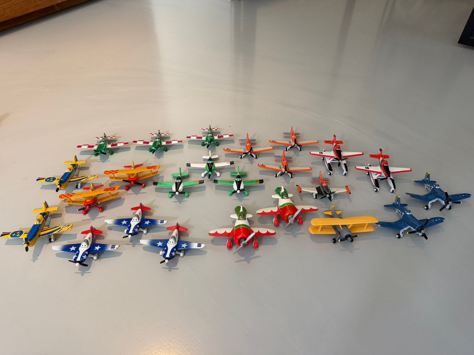 Planes vliegtuigjes., Verzenden, Zo goed als nieuw