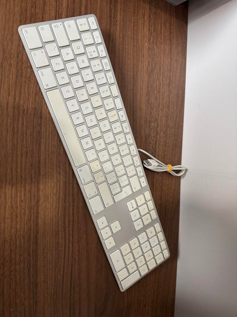 Apple Qwerty toetsenbord A1243 bedraad, Computers en Software, Toetsenborden, Ophalen, Qwerty, Gebruikt, Bedraad