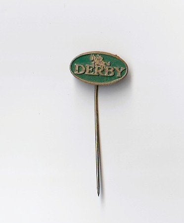 volmetaal speld Derby schoenfabriek, Waspik, Verzamelen, Ophalen of Verzenden, Overige onderwerpen, Speldje of Pin