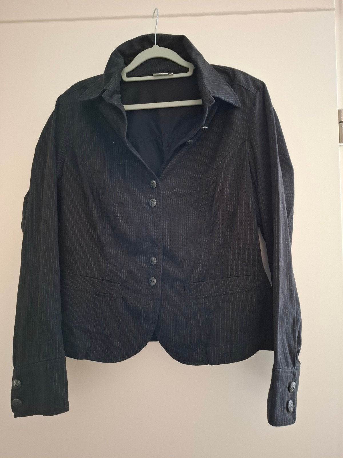 Zwart katoenen jasje met krijtstreep en sierknopen, Kleding | Dames, Ophalen, Zwart, Jasje, Gedragen