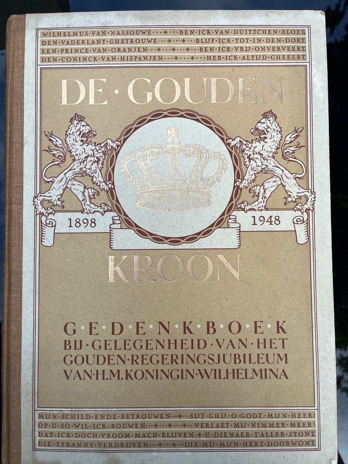 De Gouden Kroon: Gedenkboek Koningin Wilhelmina 1898-1948, Boeken, Verzenden, 20e eeuw of later, Gelezen