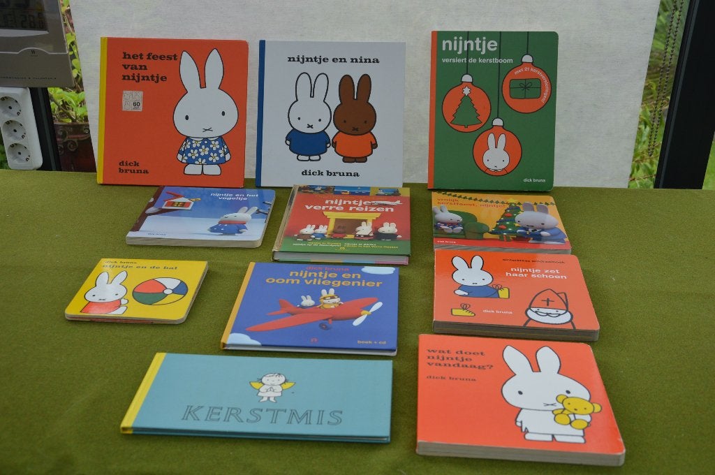 11 Nijntje boeken met kartonnen omslag: Vrolijk kerstfeest, Boeken, Ophalen of Verzenden, Gelezen, Dick Bruna, 2 tot 3 jaar