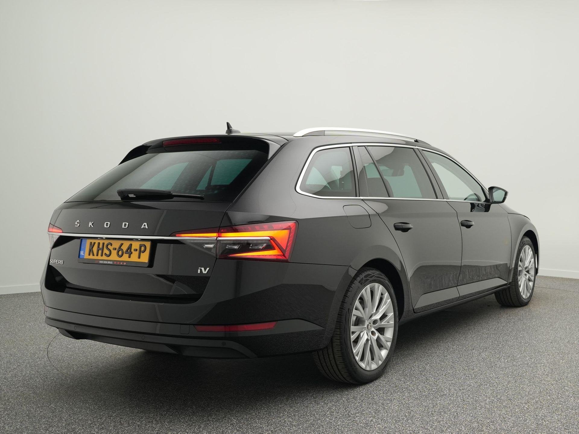 Skoda Superb Combi 1.4 TSI iV Style 218 pk DSG | Dealer onde, Auto's, Stof, Gebruikt, 4 cilinders, Zwart