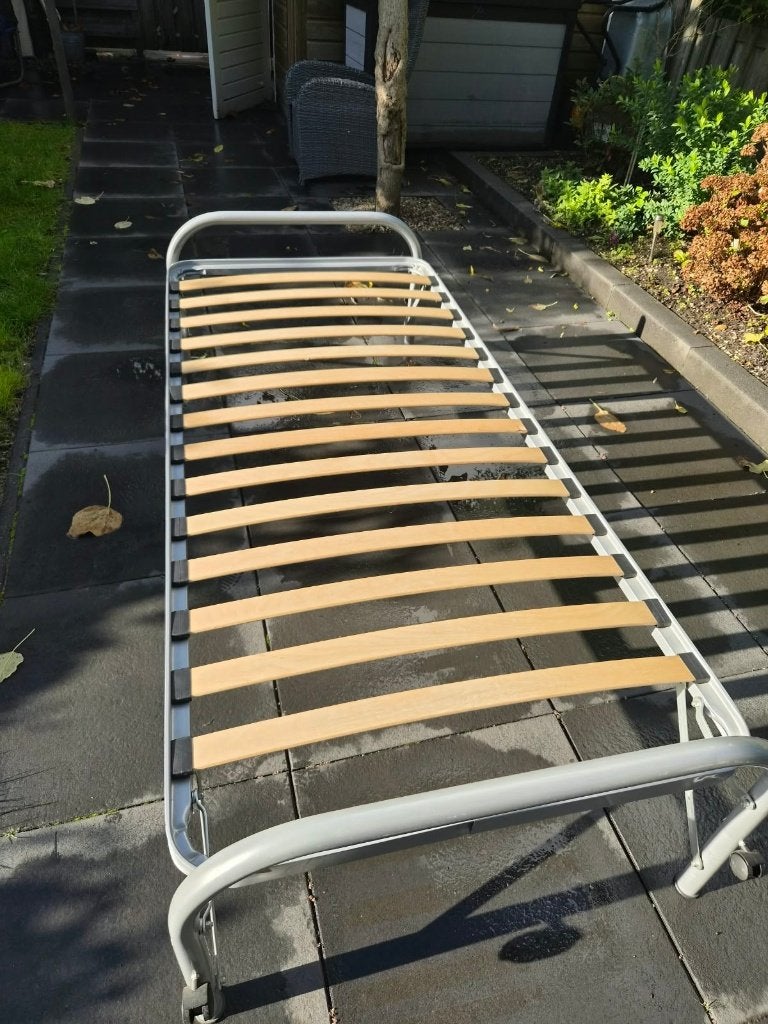 Logeerbed Opklapbaar, Huis en Inrichting, Ophalen, 90 cm, Eenpersoons, Zo goed als nieuw