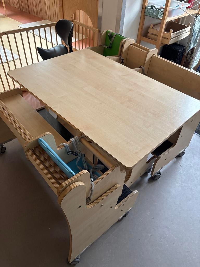 Houten speeltafel met bankjes en kinderstoelen, Ophalen, 100 tot 150 cm, Zo goed als nieuw, 150 tot 200 cm