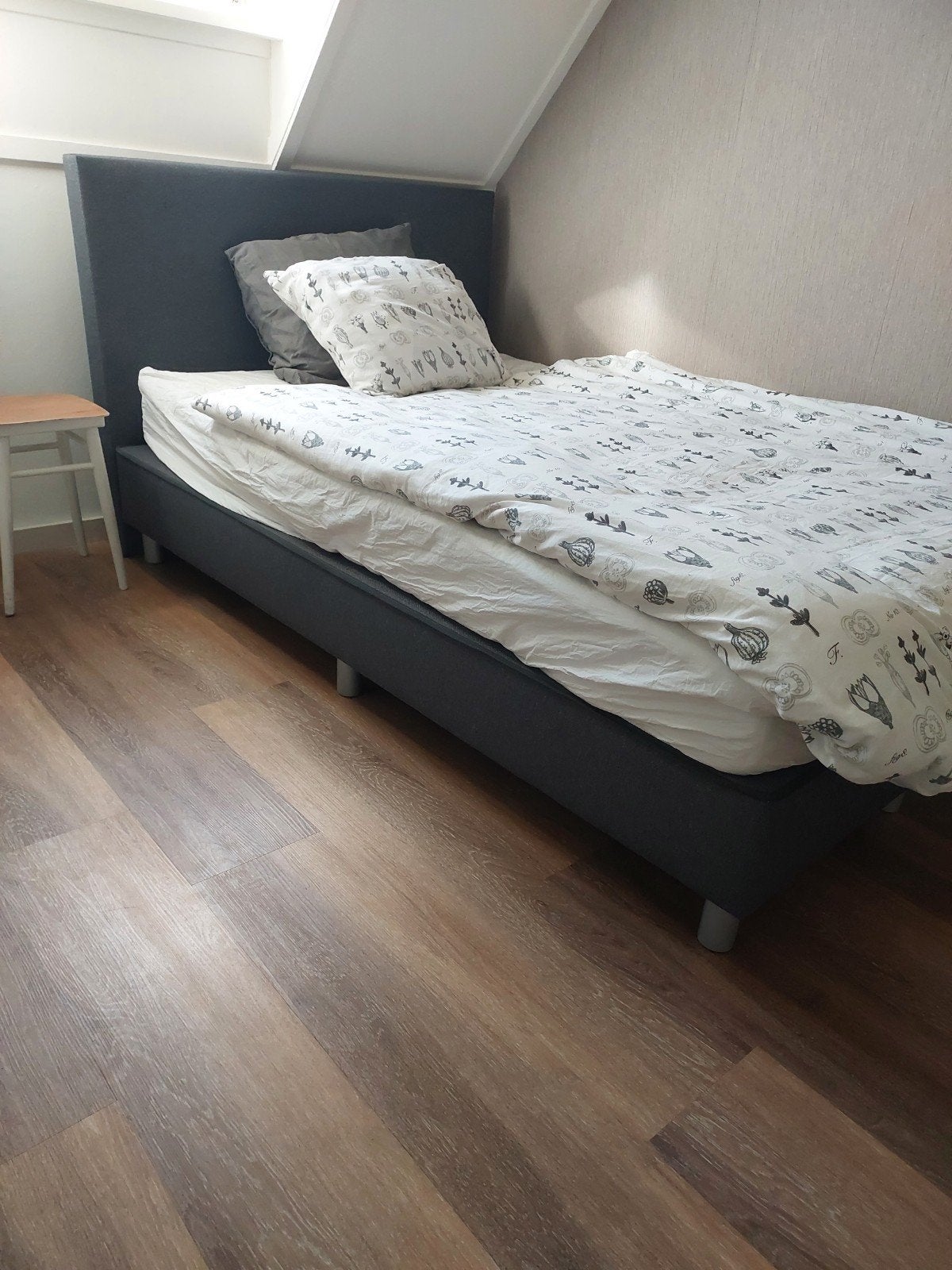 Boxspring 140x200 cm met hoofdbord, Huis en Inrichting, Ophalen, Gebruikt, 140 cm, Twijfelaar