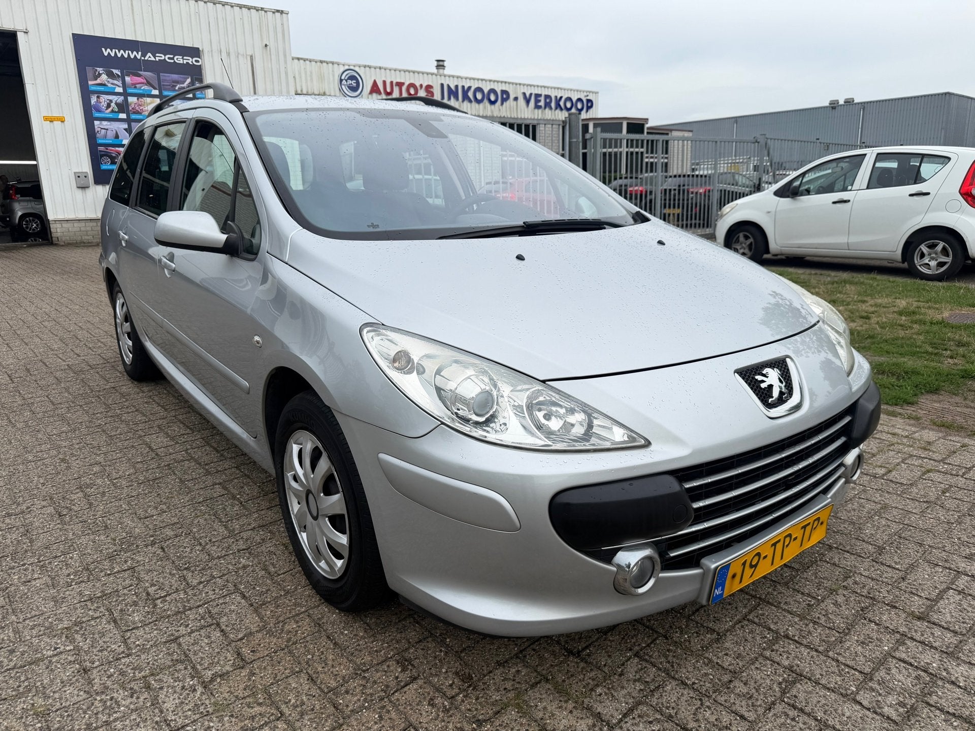Peugeot 307 Break 1.6-16V Premium, Gebruikt, 4 cilinders, Handgeschakeld, Automatische klimaatregeling
