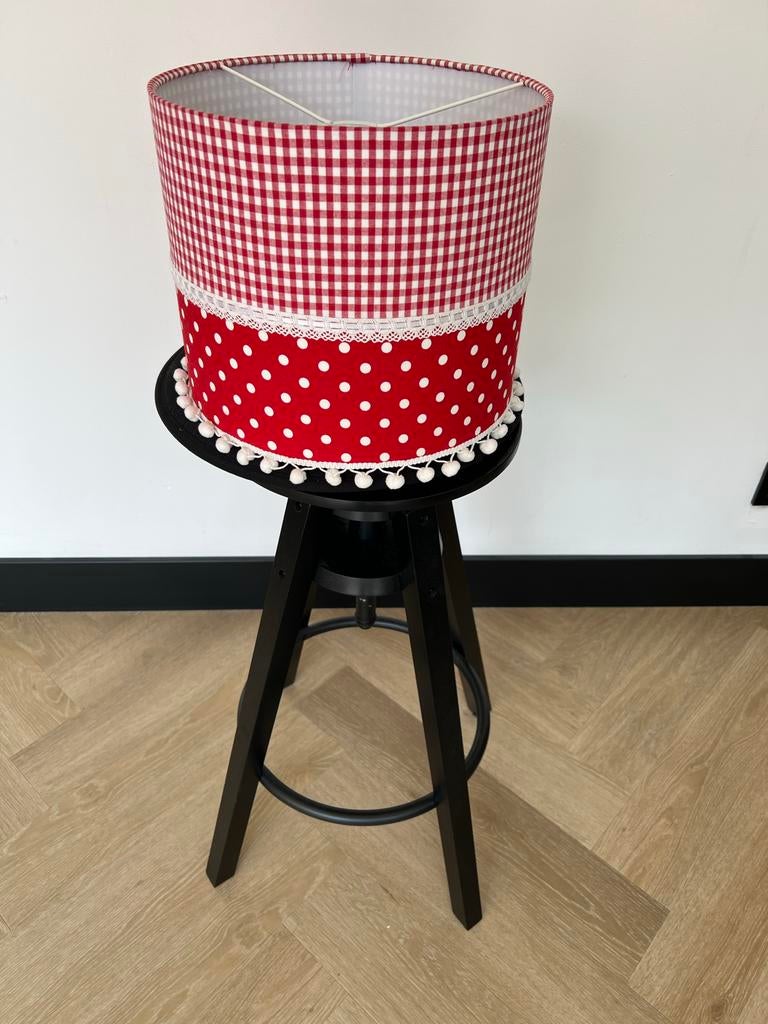 Unieke handgemaakte lampenkap - rood geruit en stippen, Huis en Inrichting, Ophalen, 25 tot 50 cm, Rond, Nieuw
