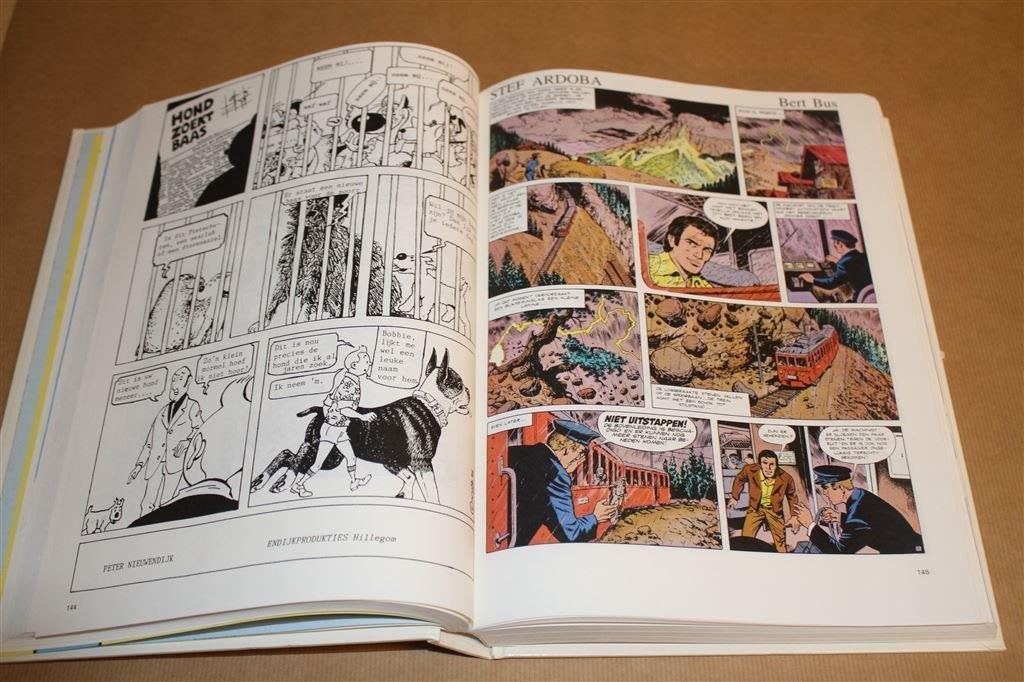 Cartoon Aid. Voerbalverhalen/Strips. Rode kruis., Eén stripboek, Ophalen of Verzenden, Gelezen
