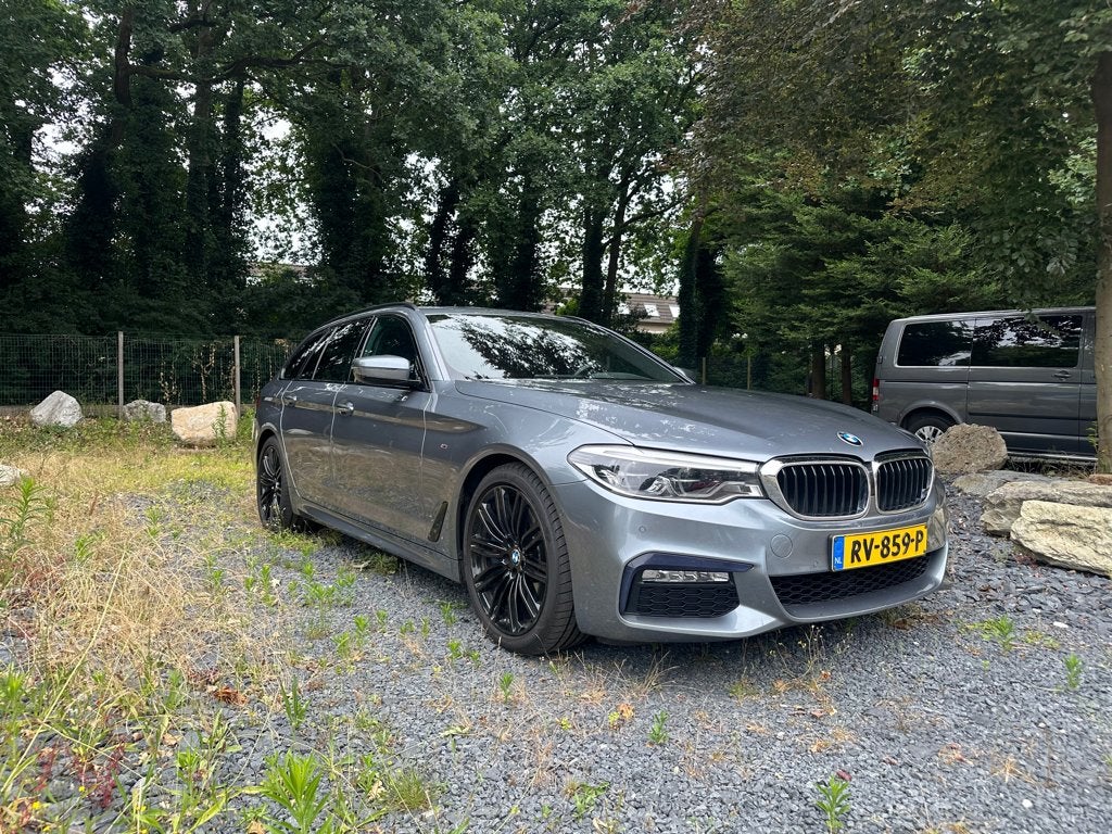 BMW 5-Serie 540i High Ex 419pk Xdrive Aut 2018 Grijs M-Sport, Lichtsensor, 2000 kg, Stationwagon, Vierwielaandrijving