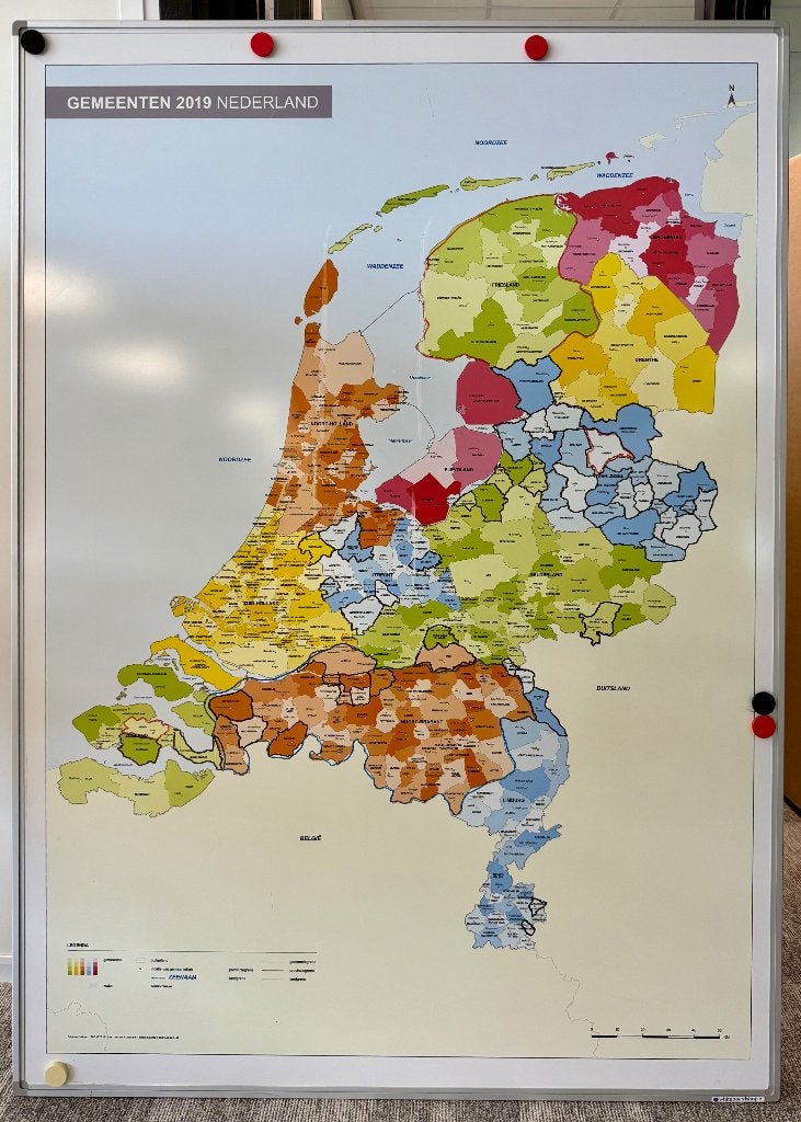 Bord “magneet bord” gemeenten kaart Nederland 2019 140x100., Diversen, Schoolborden, Ophalen, Krijtbord