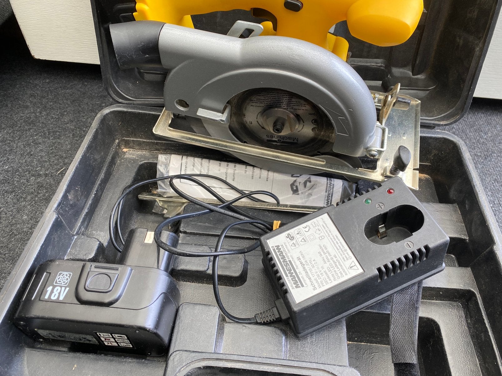 Accuzaagmachine 18v met koffer en 2 accu’s, Decoupeerzaag, Ophalen of Verzenden, Zo goed als nieuw, 30 tot 70 mm