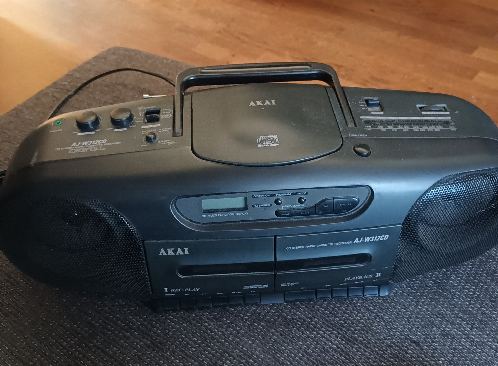 AKAI BOOMBOX AJ-W312CD/ RADIO,CD-SPELER, CASSETTE RECORDER, Ophalen