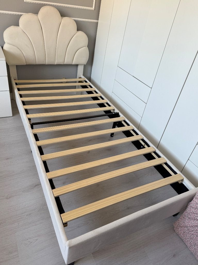 Meisjesbed 90x200, Ophalen, 85 tot 100 cm, Zo goed als nieuw, Lattenbodem
