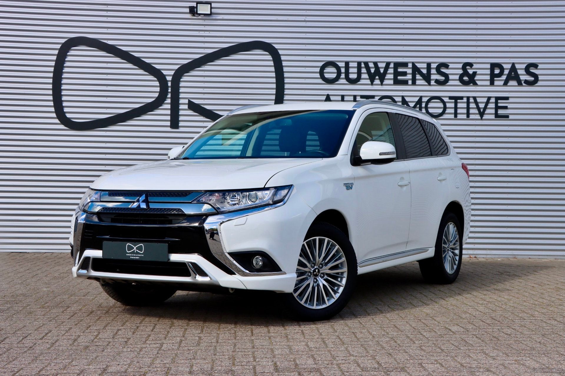 Mitsubishi Outlander 2.4 PHEV Intense | CARPLAY | STOELVERW., Automaat, 135 pk, Huisgarantie, 4 cilinders