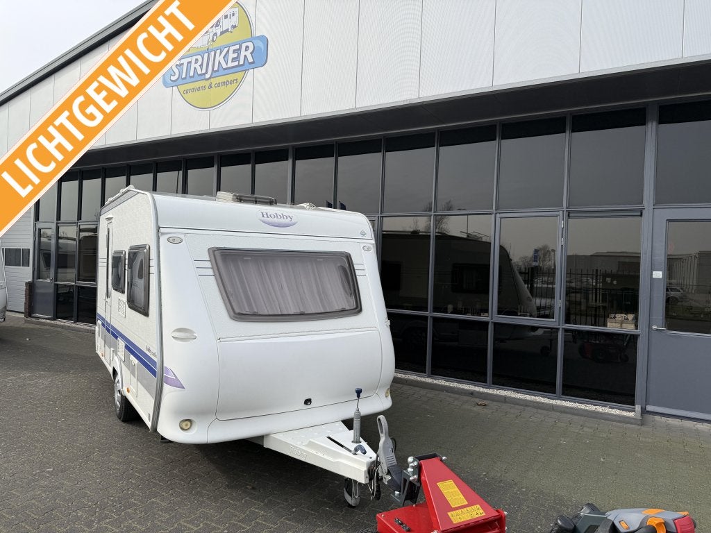 Hobby Excellent Easy 400 SF Vast Bed + Zit + WC 900KG leeg !, Caravans en Kamperen, Schokbreker, Hobby, Bedrijf, Treinzit