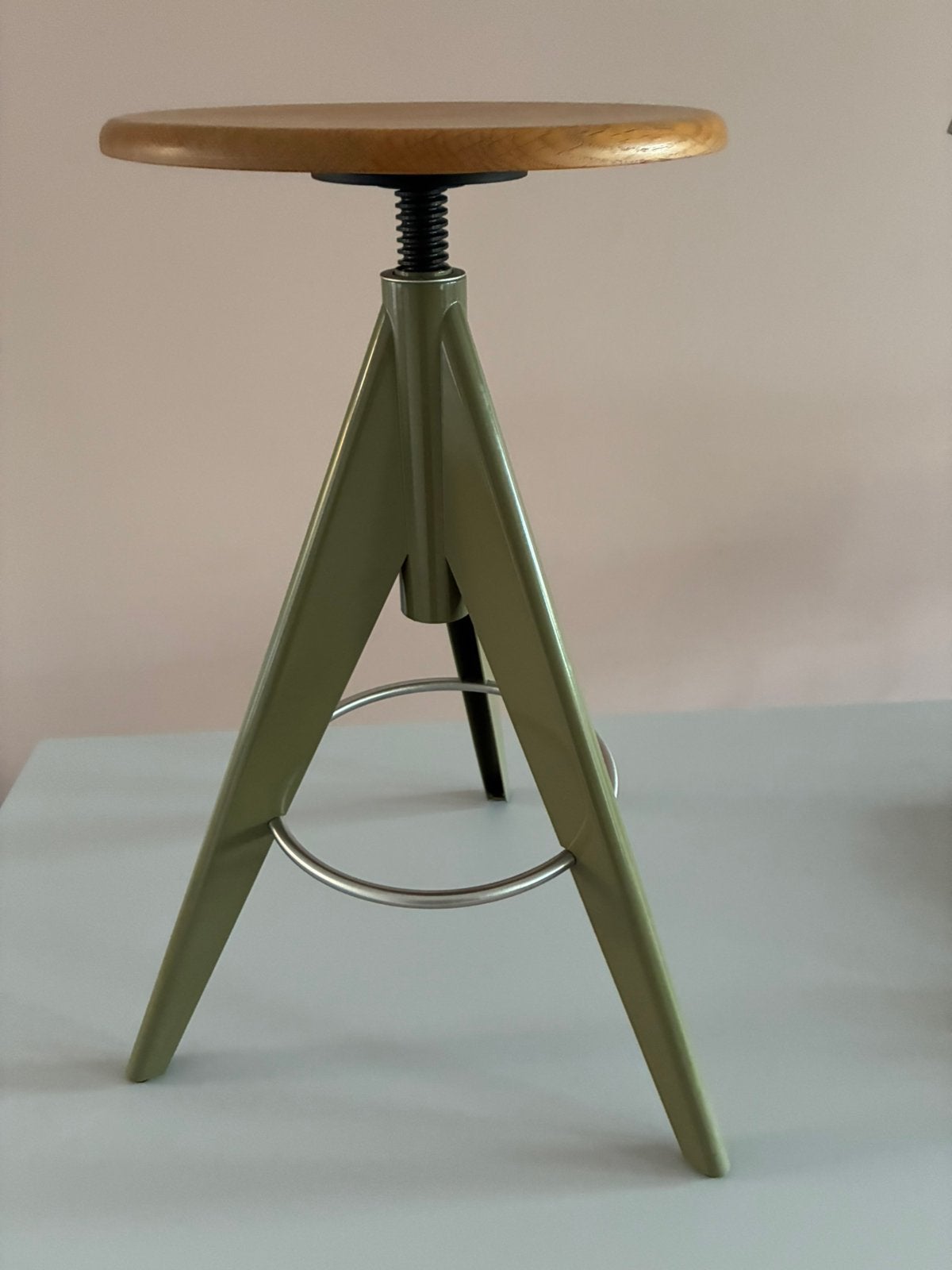 2x barkruk Atelier Chair van designmerk Studio C Milano, Ophalen, In hoogte verstelbaar