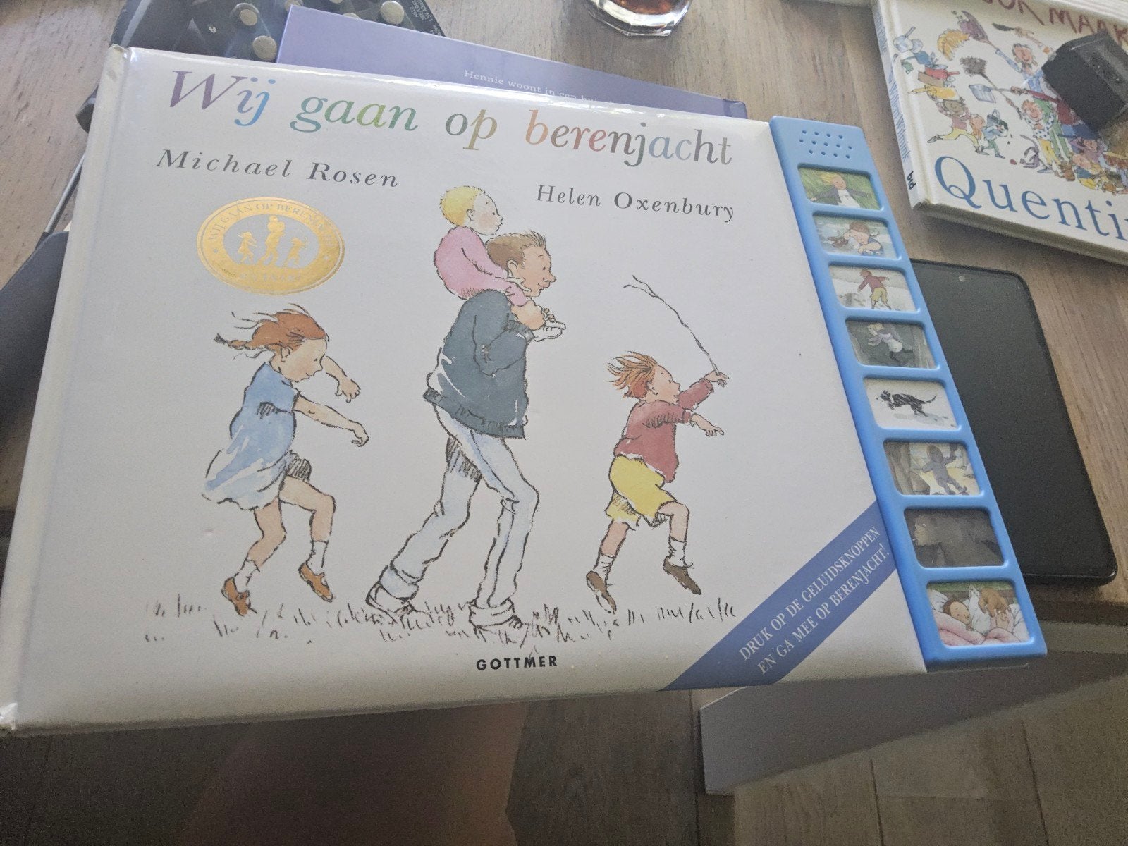 Wij gaan op berenjacht - Michael Rosen Geluidenboek, Boeken, Michael Rosen, Ophalen of Verzenden, Zo goed als nieuw, 2 tot 3 jaar