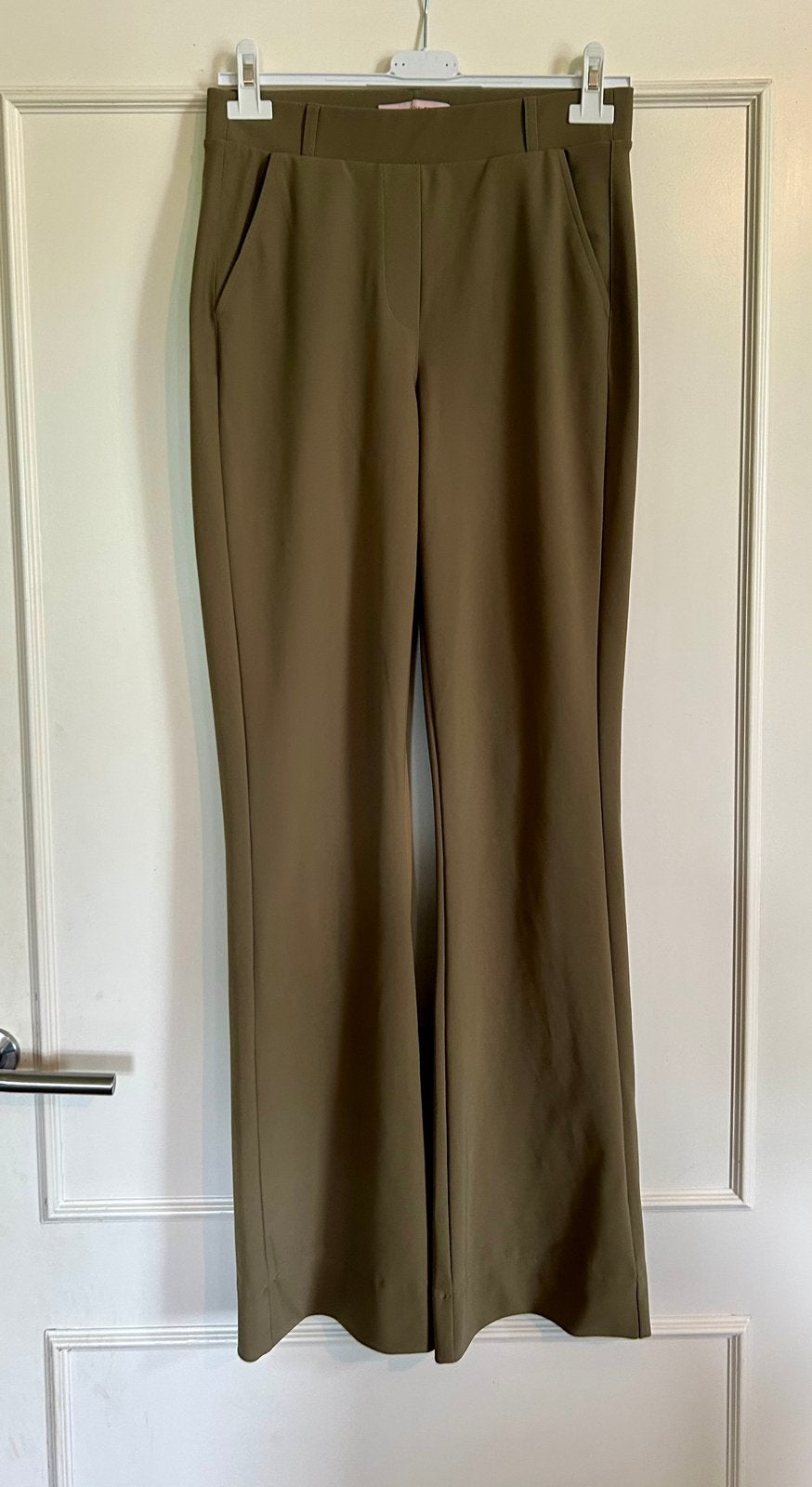Groene Khaki Studio Anneloes Flair Jeans in maat XS, Verzenden, Zo goed als nieuw, Maat 34 (XS) of kleiner, Lang
