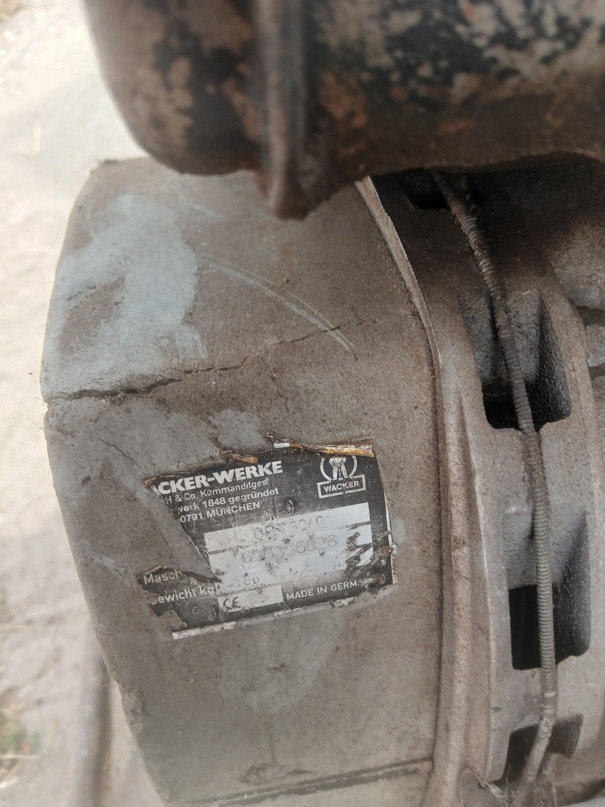 Wacker-Werke trilplaat - kabel heeft aandacht nodig, Ophalen
