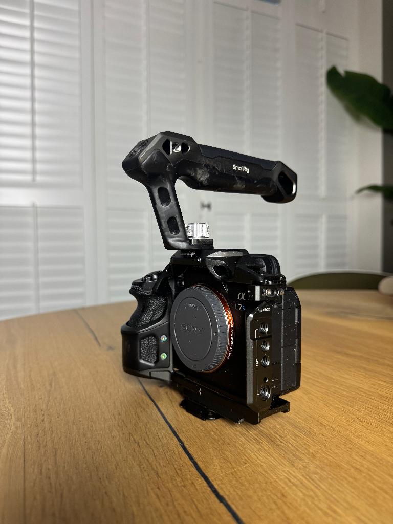 Sony A7S III body & Rhinoceros Cage + top handle, Overige soorten, Zo goed als nieuw, Sony, Camera