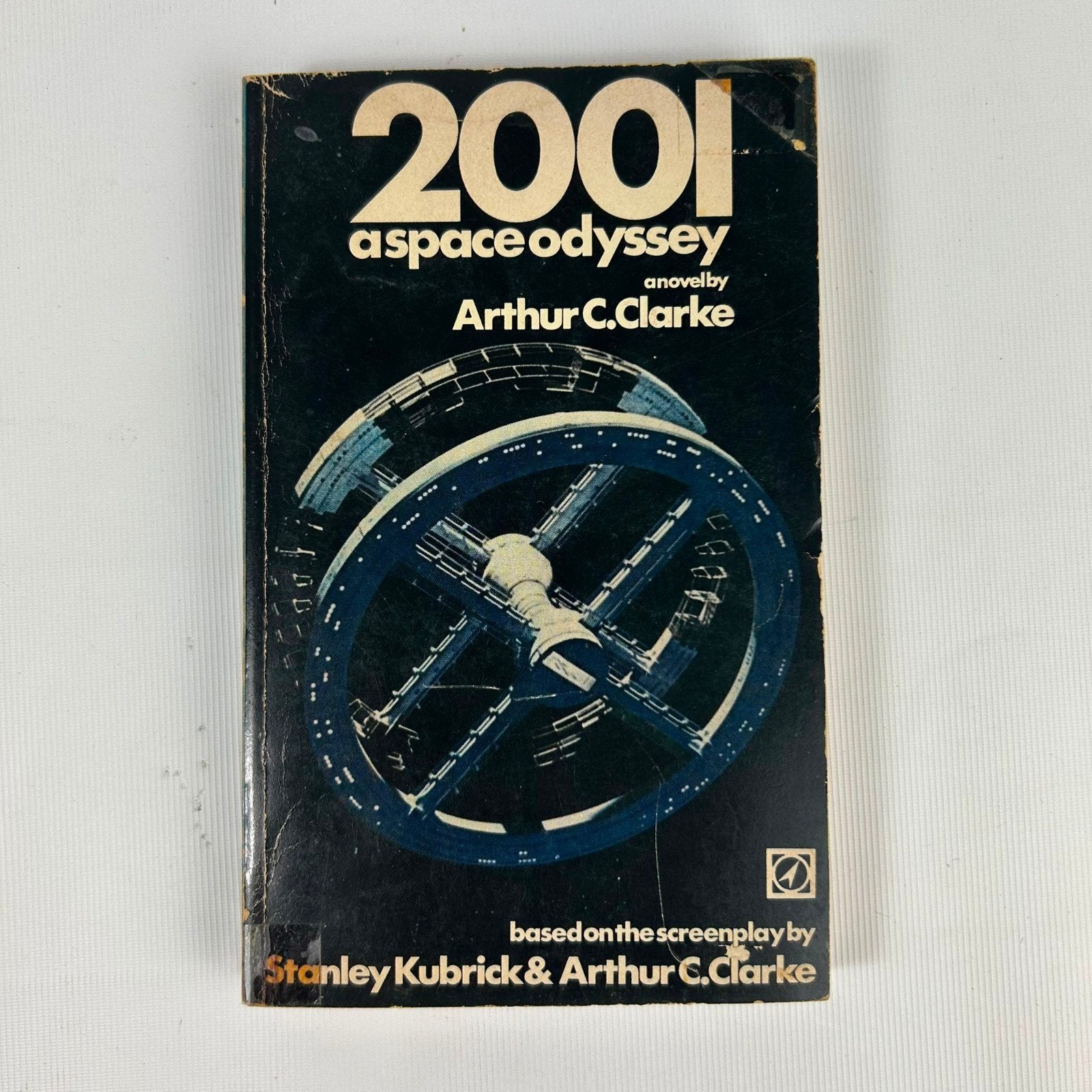 2001: A Space Odyssey - Arthur C. Clarke (1968), Boeken, Ophalen of Verzenden, Gelezen, Arthur C. Clarke