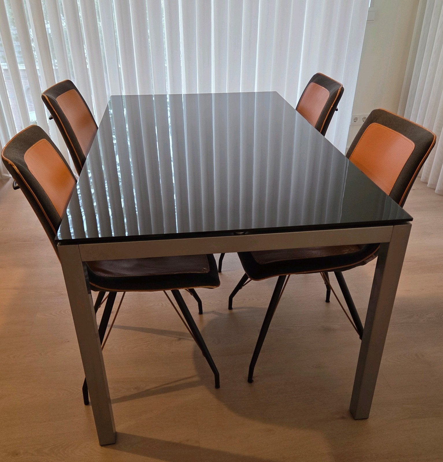 Tafel en 4st. Xooon stoelen, Ophalen, Gebruikt, 4 tot 6 stoelen