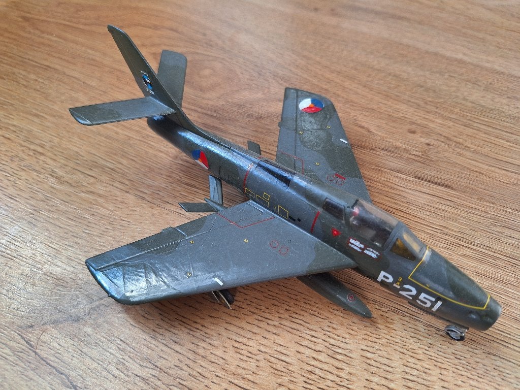 1:72 1/72 Gebouwd Model Republic F-84 Thunderstreak Klu, Overige merken, 1:72 tot 1:144, Ophalen of Verzenden, Zo goed als nieuw