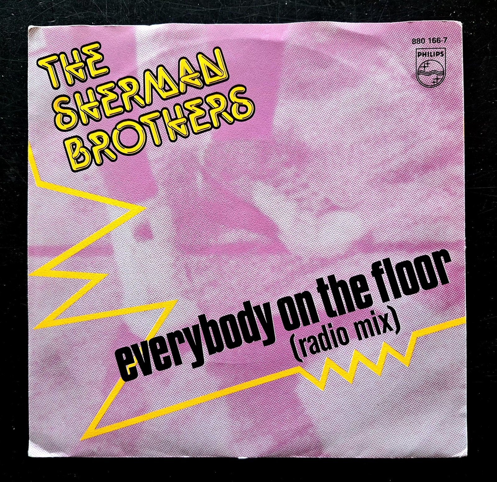 7"/SINGLE  THE SHERMAN BROTHERS - Everybody On The Floor, Ophalen of Verzenden, Gebruikt, Pop