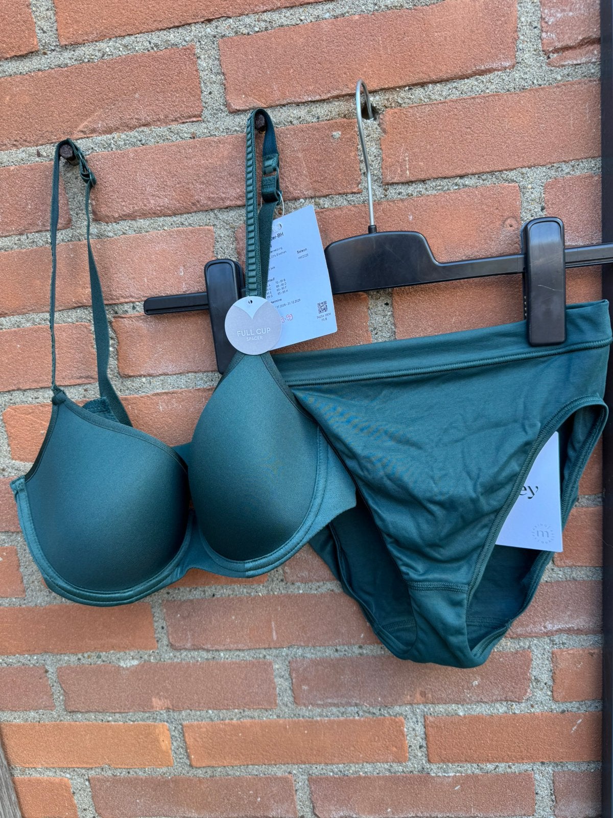 Mey nw setje B75 BH+slip (mt 38) kleur: Mystic Jade, Ophalen of Verzenden, Groen