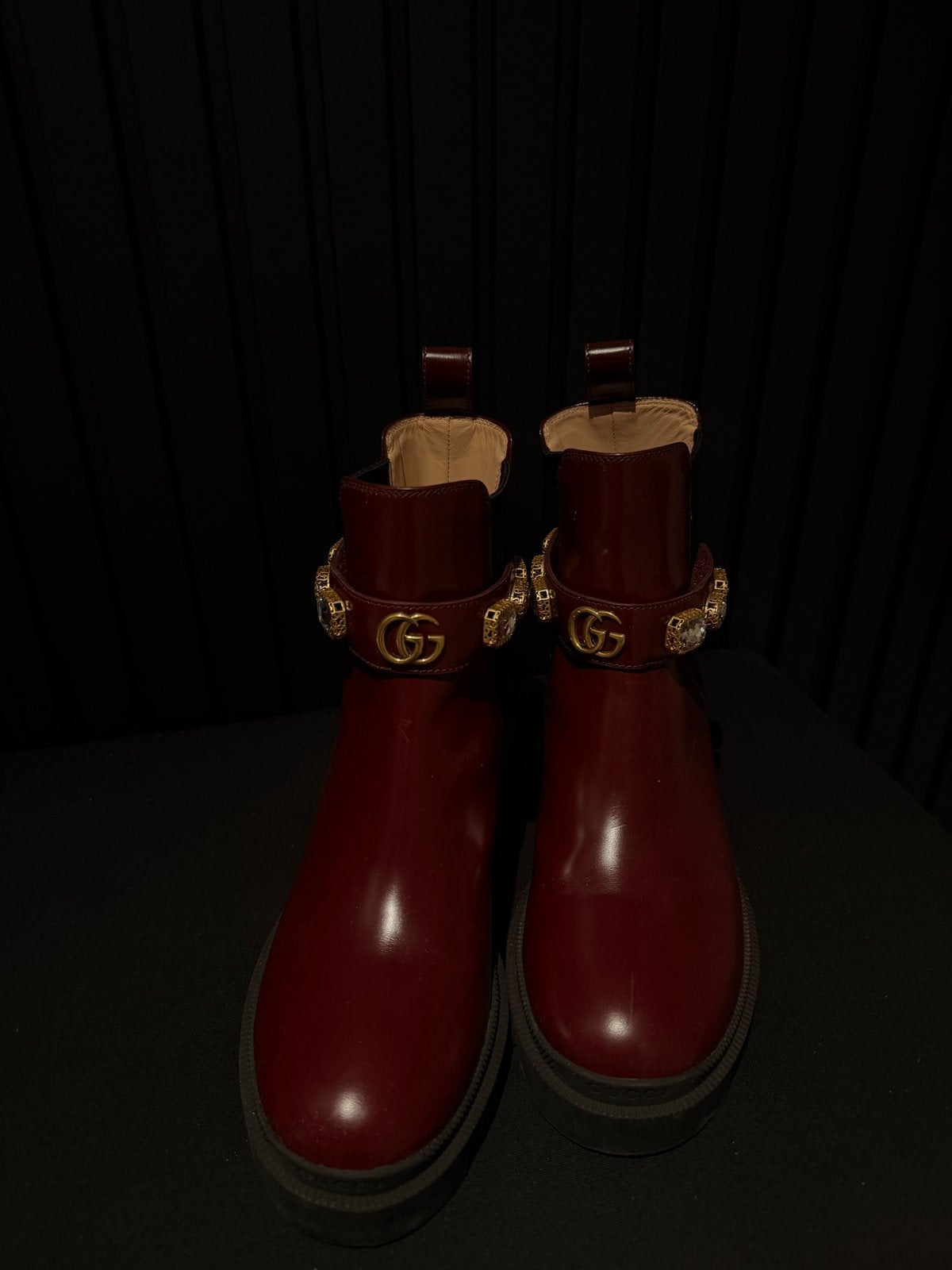 Gucci laarzen bordeauxrood, maat 37 - Nieuw en origineel, Kleding | Dames, Ophalen of Verzenden, Nieuw, Rood, Lage of Enkellaarzen