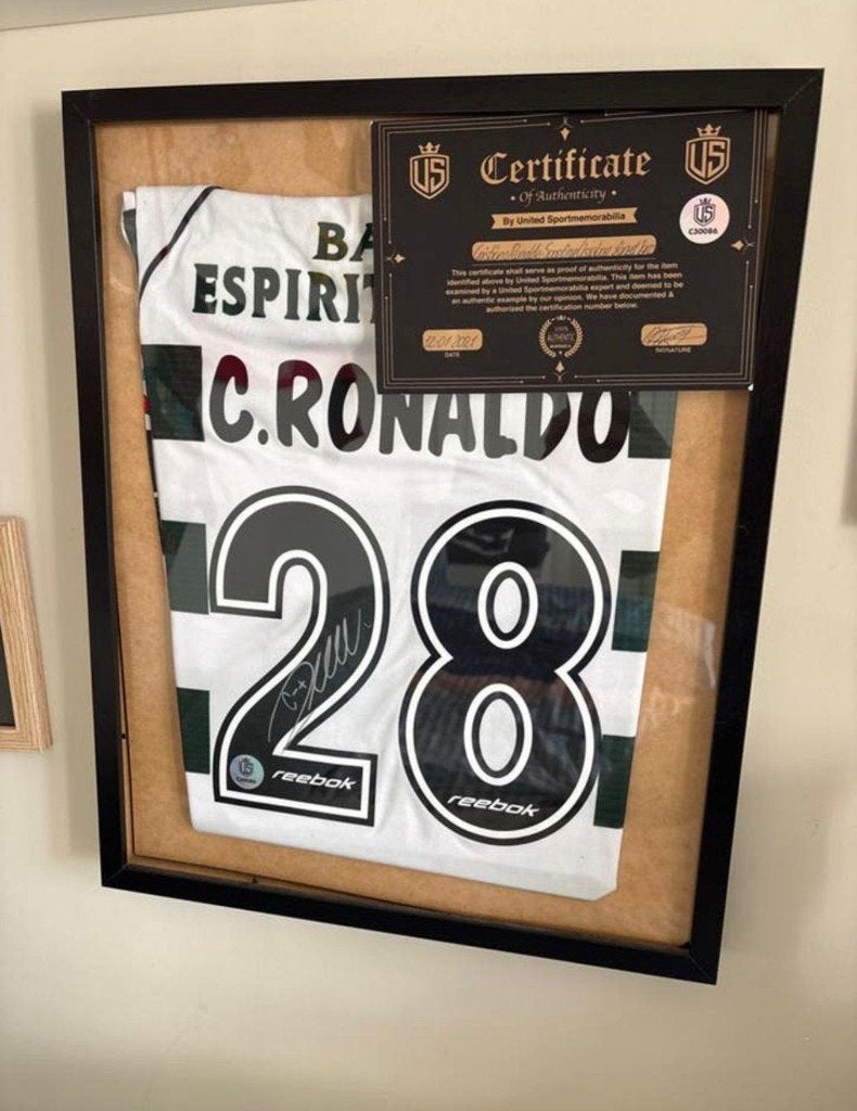 Gesigneerd Christiano Ronaldo shirt met certificaat, Ophalen of Verzenden, Zo goed als nieuw, Buitenlandse clubs, Shirt