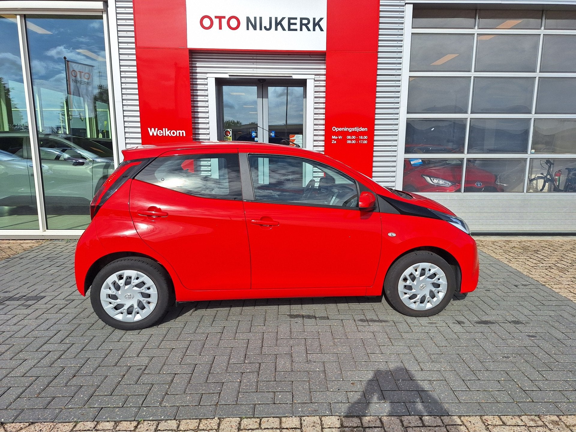 Toyota Aygo 1.0 VVT-i x-play met AppleCarPaly/AndroidAuto, Voorwielaandrijving, 12 maanden, Stof, Gebruikt